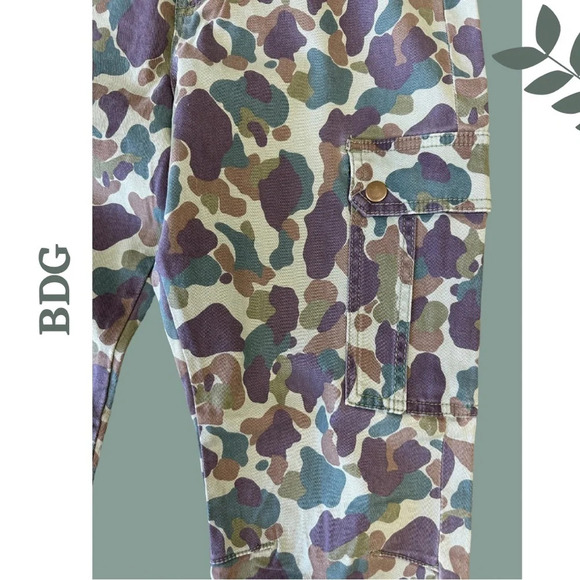 BDG Camouflage Carpenter Pant
Purple Green Ankle Zipper Detail Size 28 - Picture 5 of 9